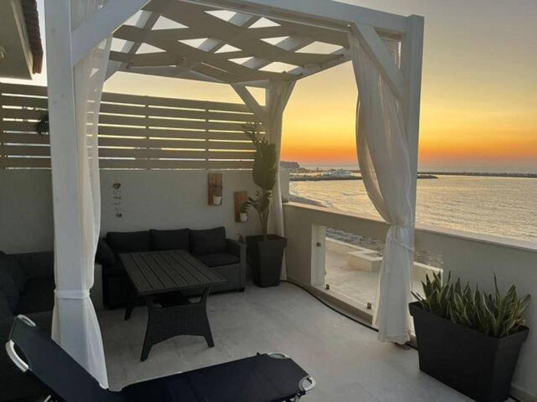 Nathalie'S Beachfront Apartment Rethymno Exterior foto